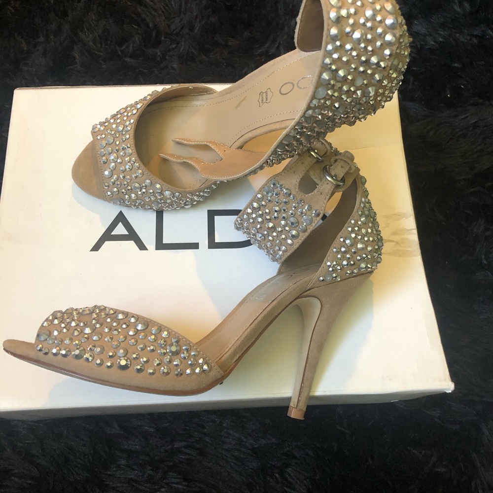 Aldo resists heels